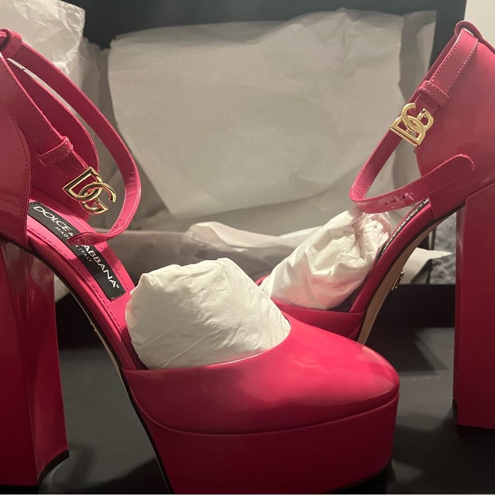 Dolce & Gabanna ankle strap platform heels size 41 brand new in box 5.75/145mm.